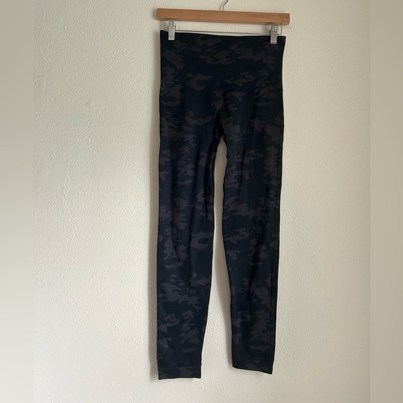 SPANX Charcoal Gray Camo Look At Me Now Seamless Leggings Large - Picture 2 of 4